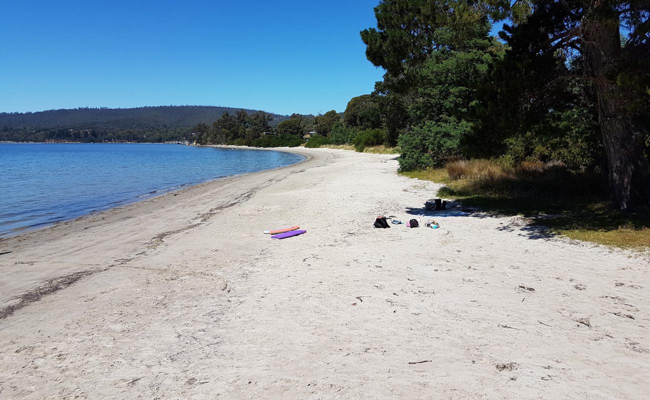 Snug Beach'in fotoğrafı parlak kum yüzey ile