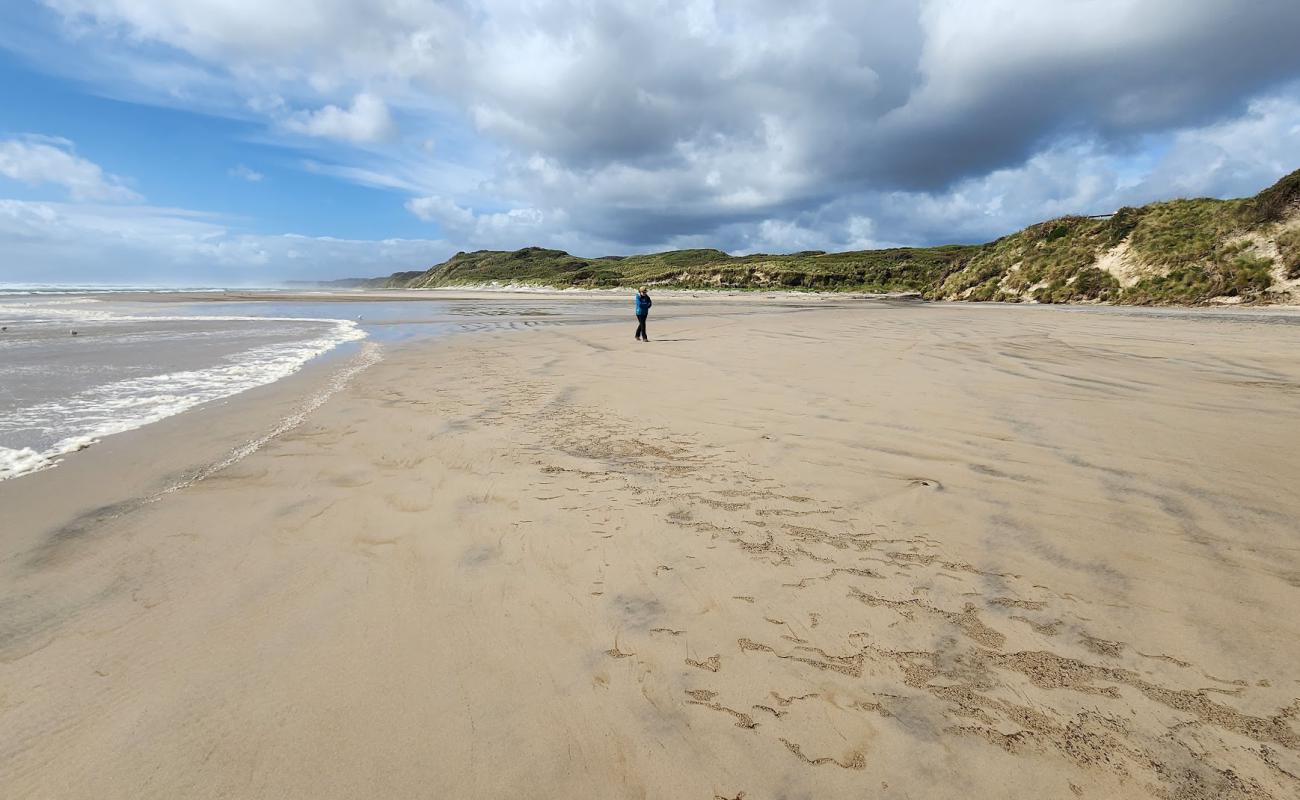 Ocean Beach'in fotoğrafı açık bej kum yüzey ile