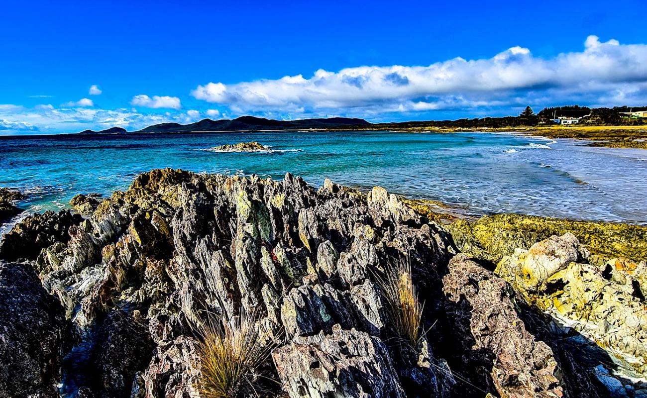 Hellyer Beach'in fotoğrafı parlak kum ve kayalar yüzey ile