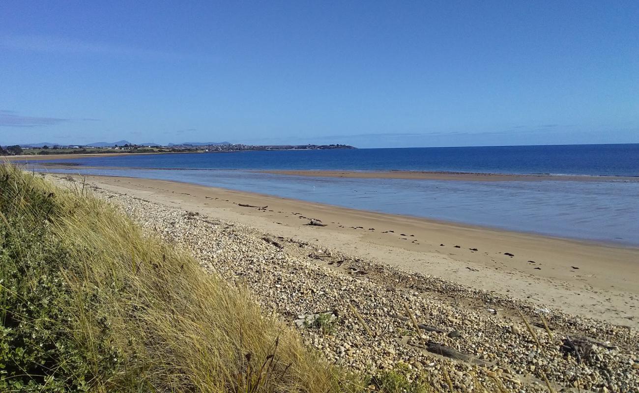 Pardoe Beach'in fotoğrafı parlak kum yüzey ile