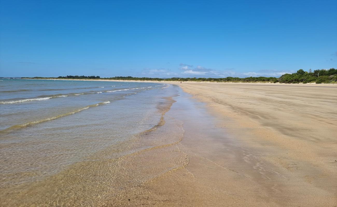 Greens Beach'in fotoğrafı açık bej kum yüzey ile