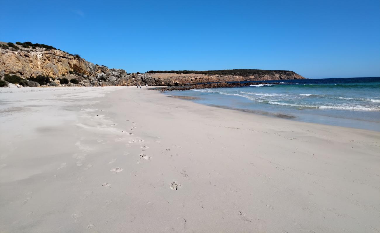 Stokes Bay Beach'in fotoğrafı parlak kum yüzey ile