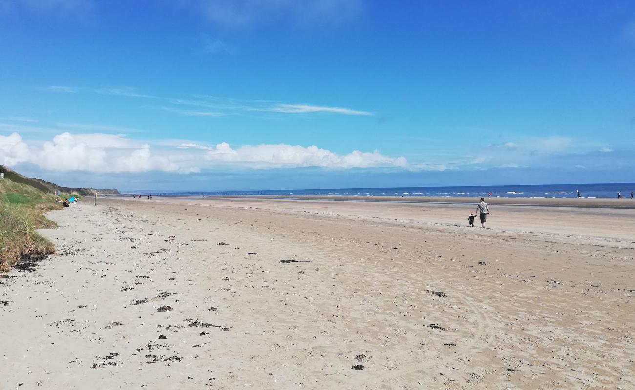 Gormanston Beach'in fotoğrafı parlak kum yüzey ile