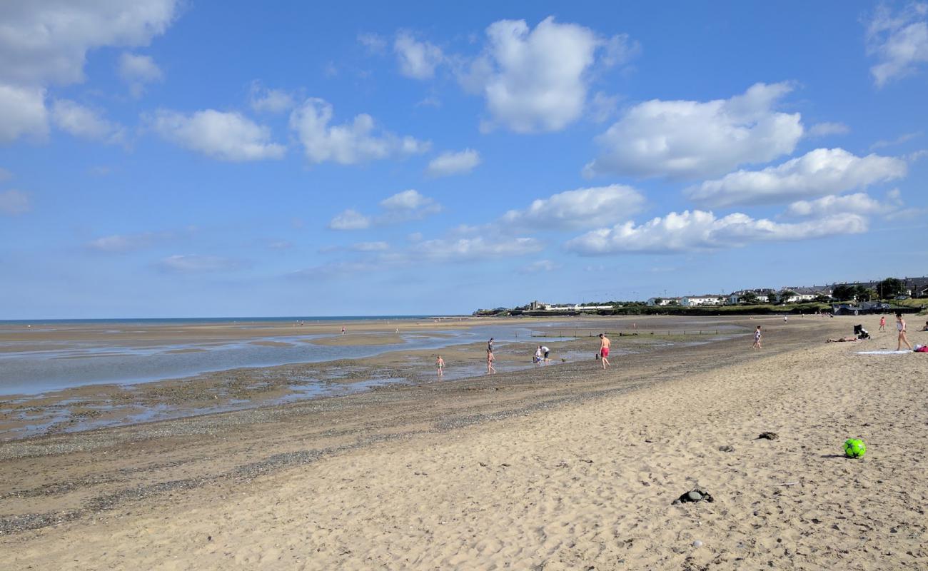 Malahide Beach'in fotoğrafı parlak kum yüzey ile