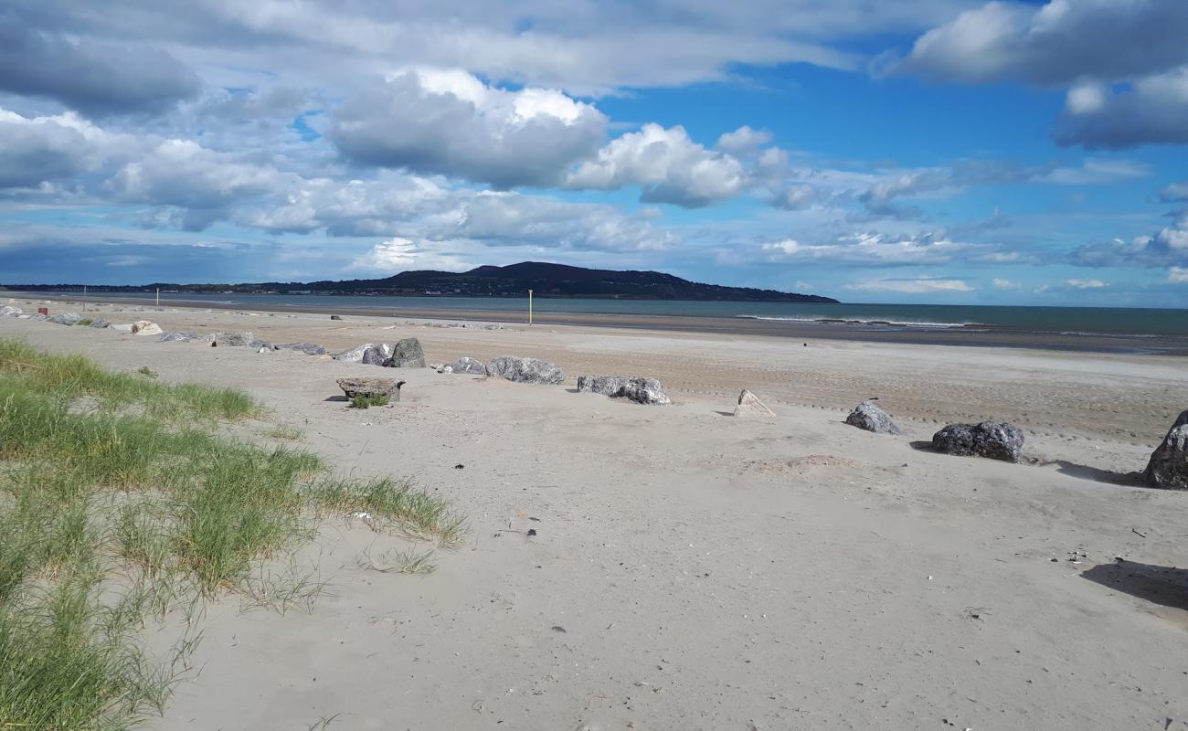 Dollymount Beach'in fotoğrafı parlak kum yüzey ile