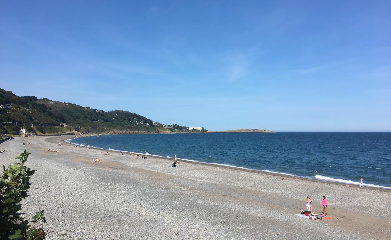 Killiney Beach'in fotoğrafı gri kum ve çakıl yüzey ile