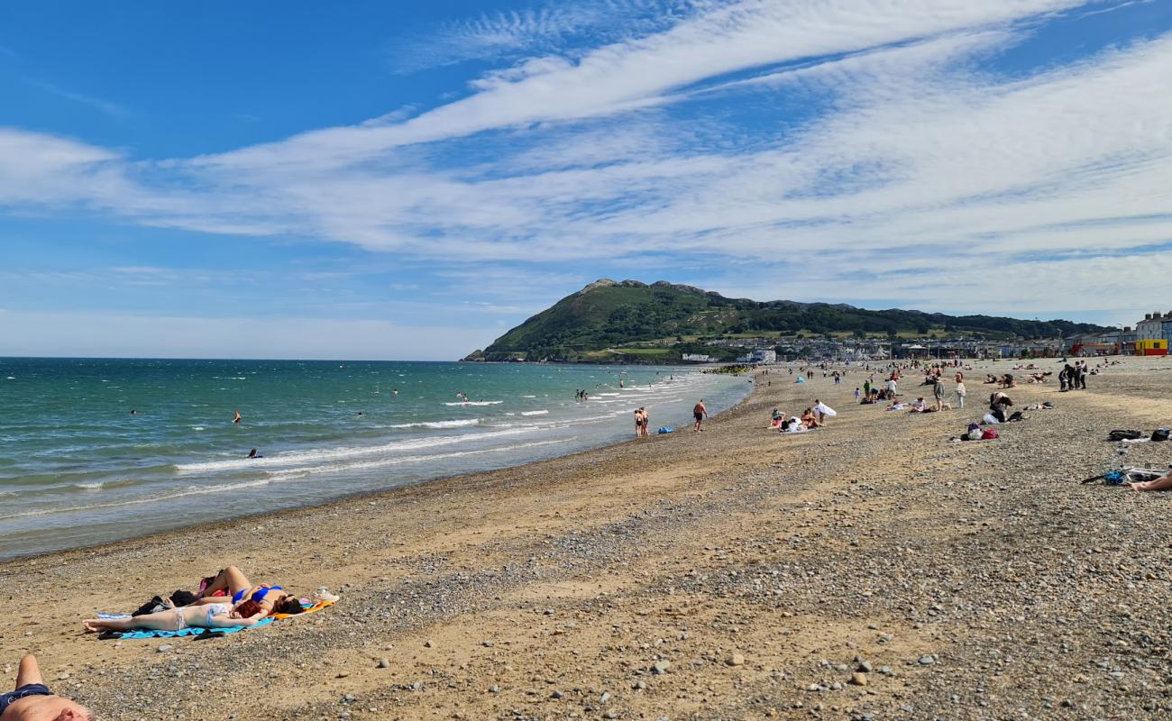 Bray Beach'in fotoğrafı gri çakıl taşı yüzey ile