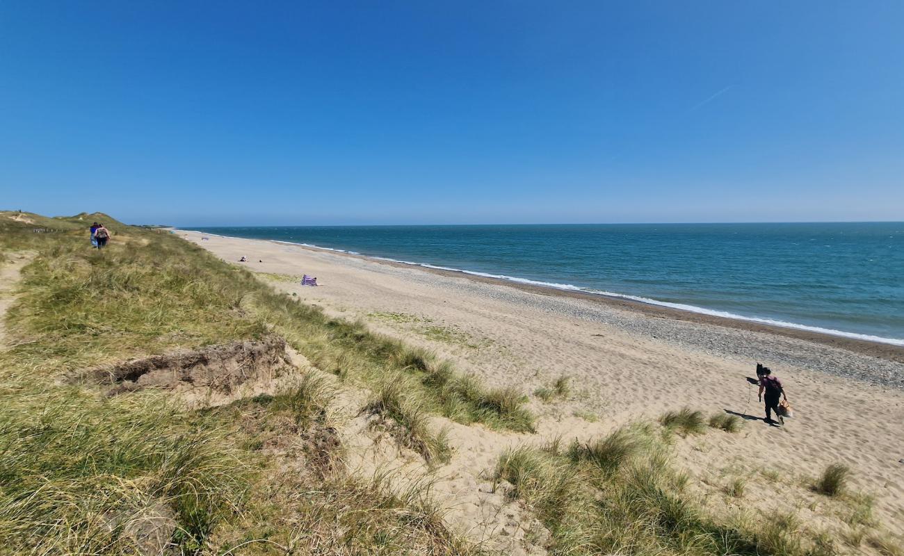 Sallymount Bay Beach'in fotoğrafı parlak kum yüzey ile