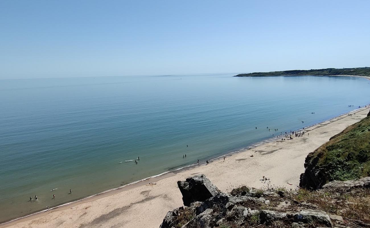 Hanging Rock Beach'in fotoğrafı parlak kum yüzey ile