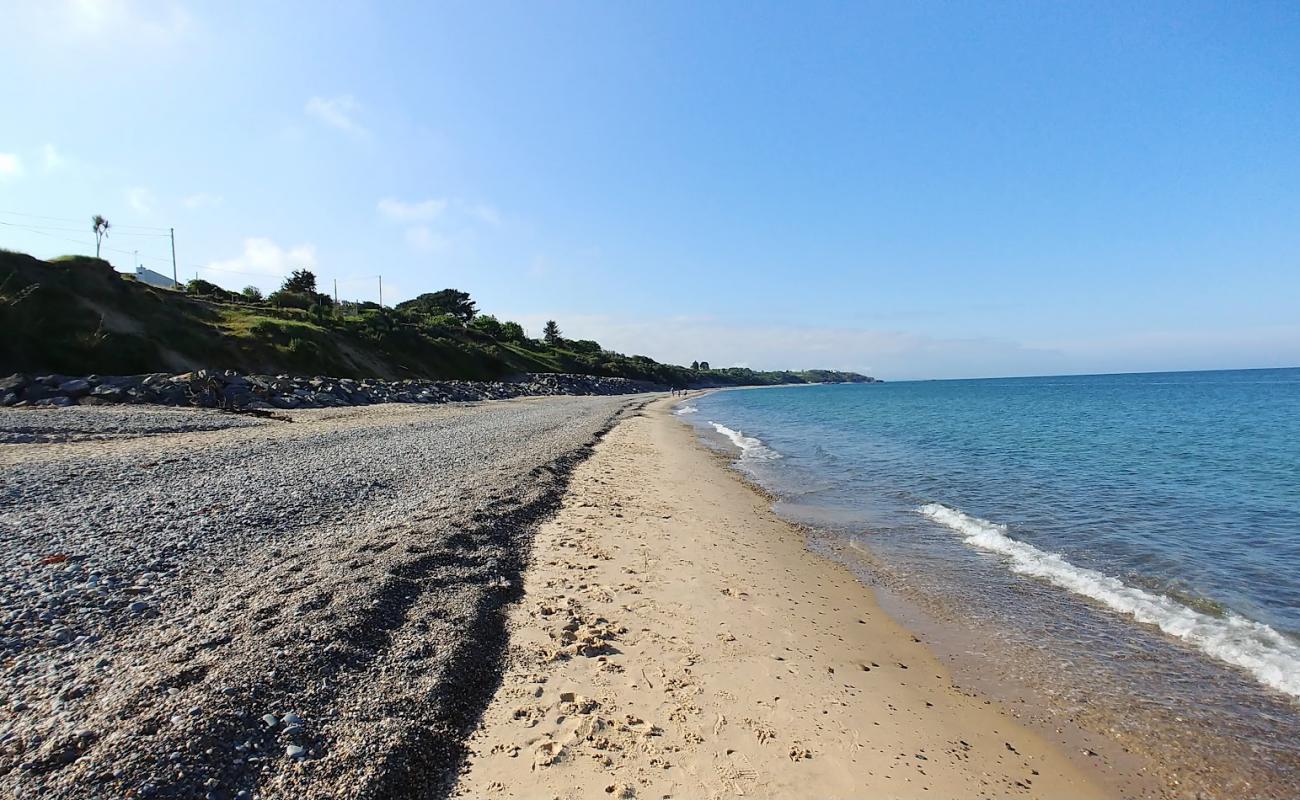 Roney Beach'in fotoğrafı çakıl ile kum yüzey ile