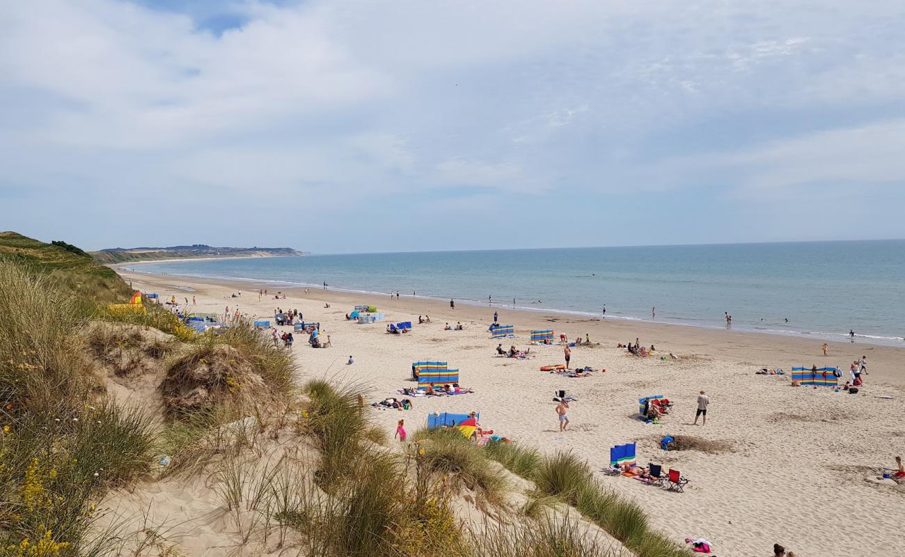 Ballinesker Beach'in fotoğrafı parlak kum yüzey ile