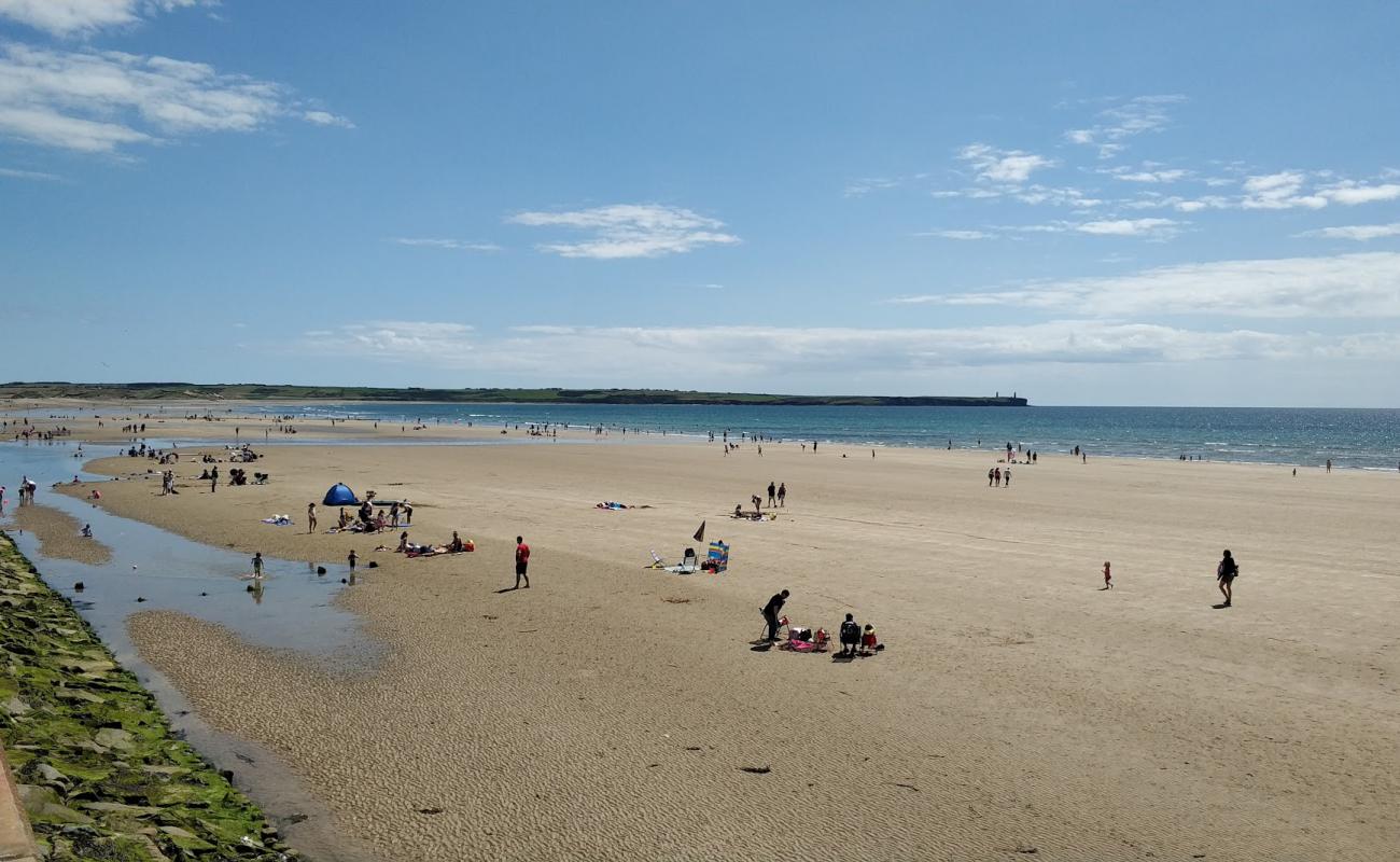 Tramore Beach'in fotoğrafı çakıl ile kum yüzey ile