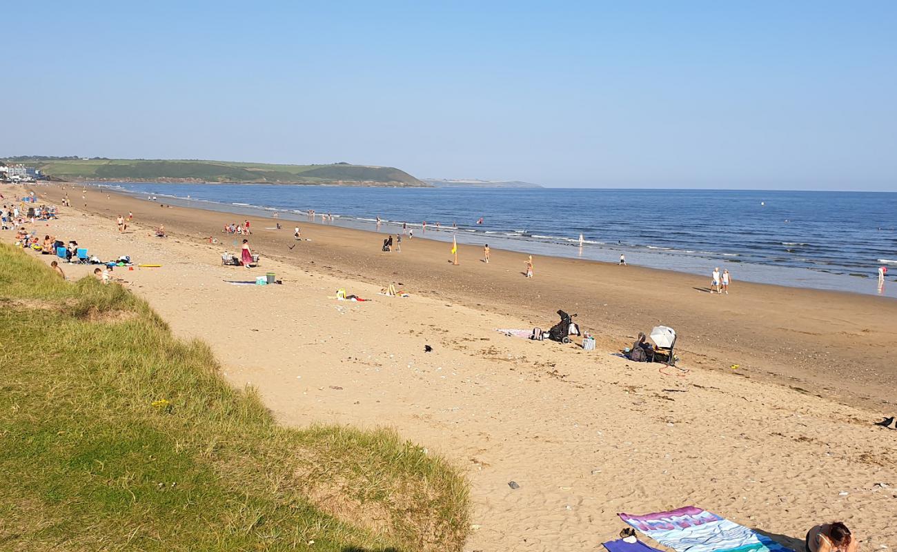 Youghal Beach'in fotoğrafı bej kum ve çakıl yüzey ile