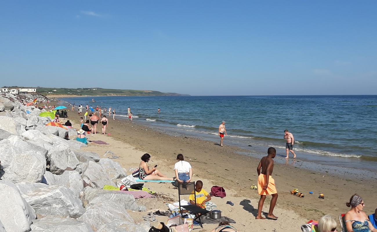 Garryvoe Beach'in fotoğrafı bej kum ve çakıl yüzey ile