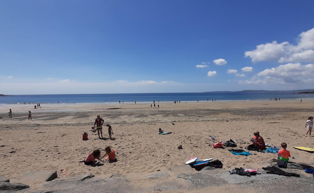 Garylucas Beach'in fotoğrafı açık bej kum yüzey ile