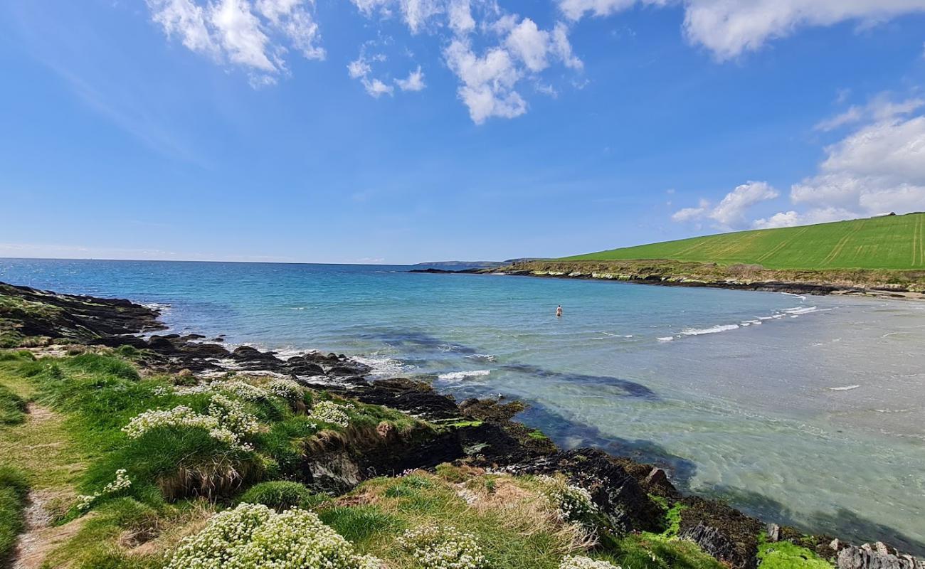 Howe Strand Bay Beach'in fotoğrafı açık bej kum yüzey ile