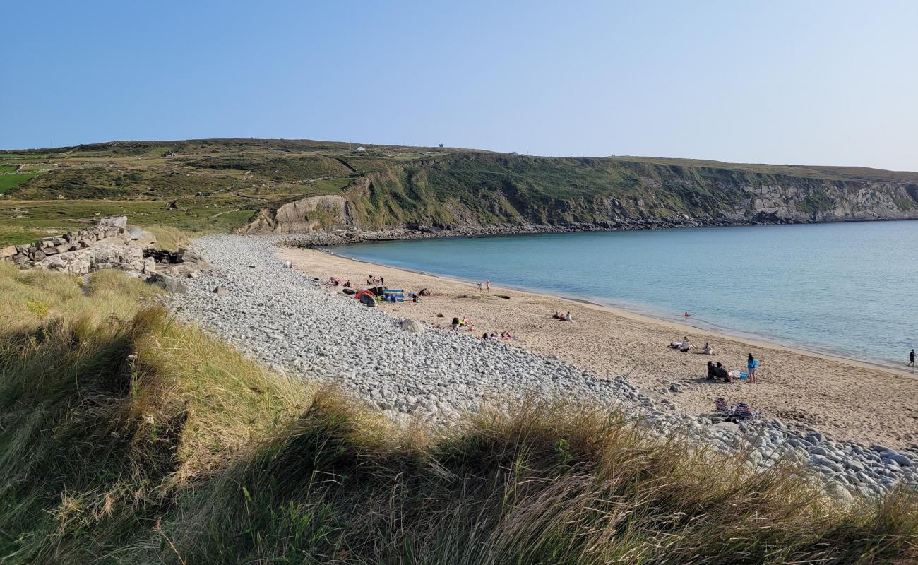 Lackenakea Bay Beach'in fotoğrafı bej kum ve çakıl yüzey ile