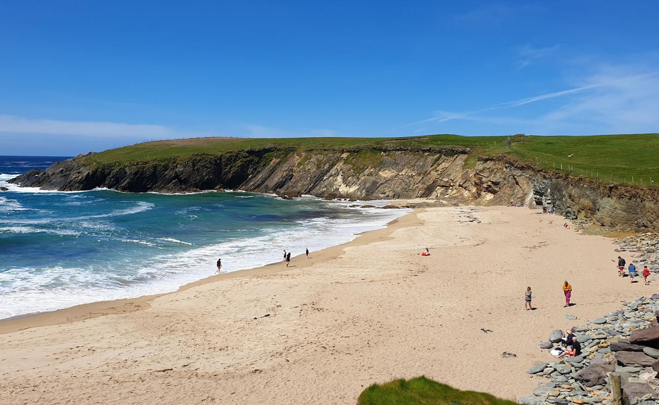 Clogher Beach'in fotoğrafı parlak kum yüzey ile