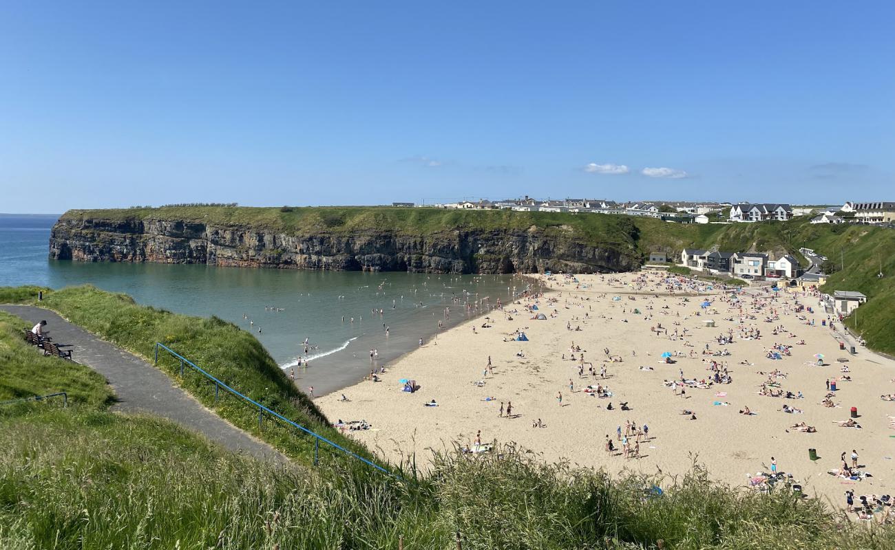 Ballybunion Beach'in fotoğrafı parlak ince kum yüzey ile