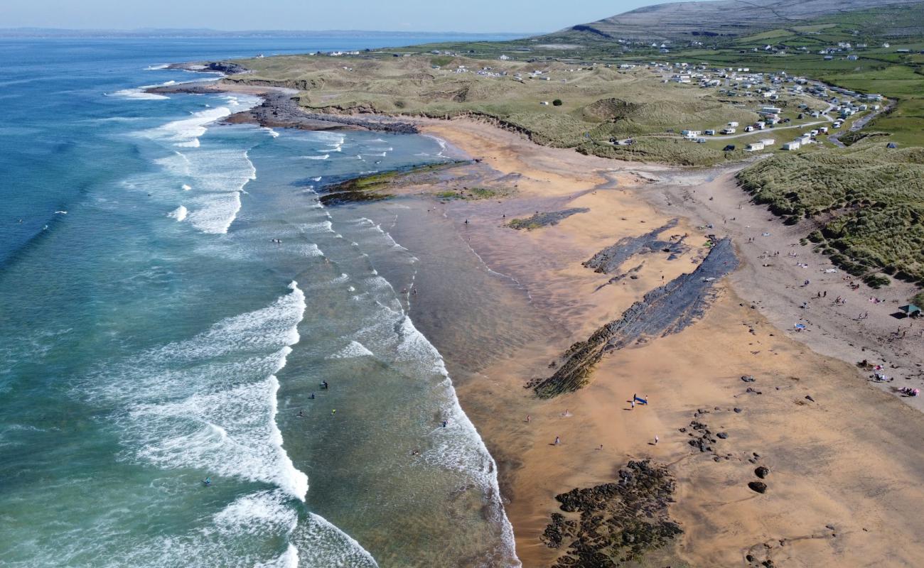 Fanore Beach'in fotoğrafı parlak kum yüzey ile