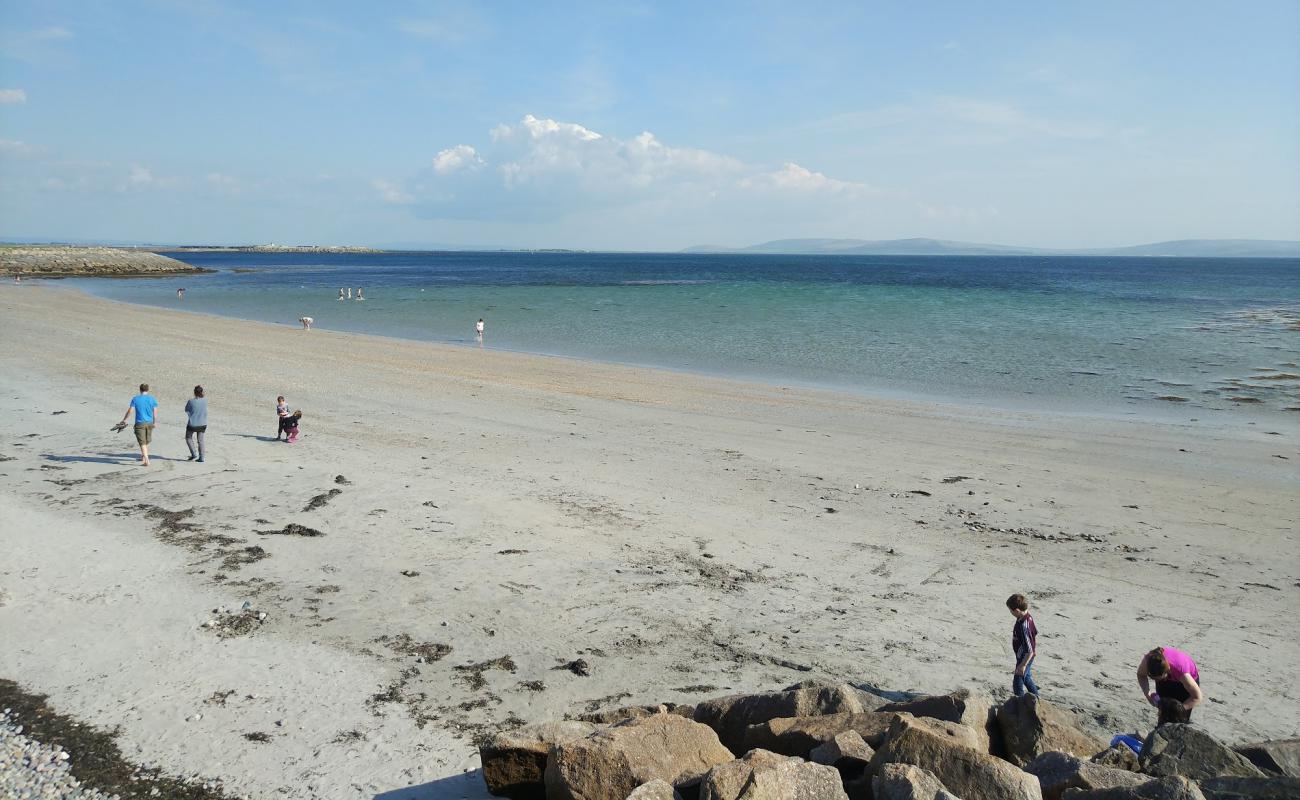 Grattan Beach'in fotoğrafı açık bej kum yüzey ile