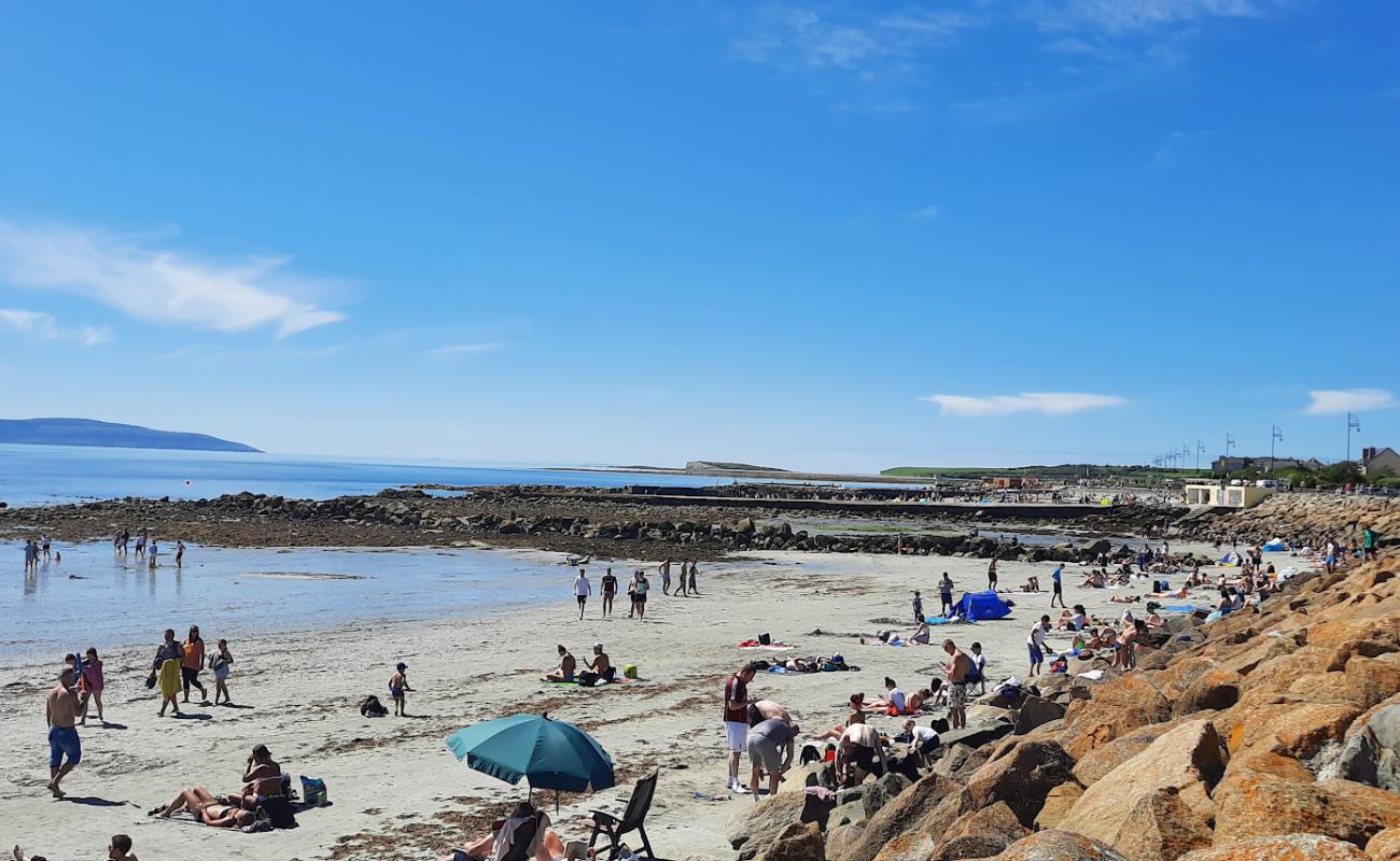 Blackrock Beach'in fotoğrafı gri kum ve çakıllar yüzey ile