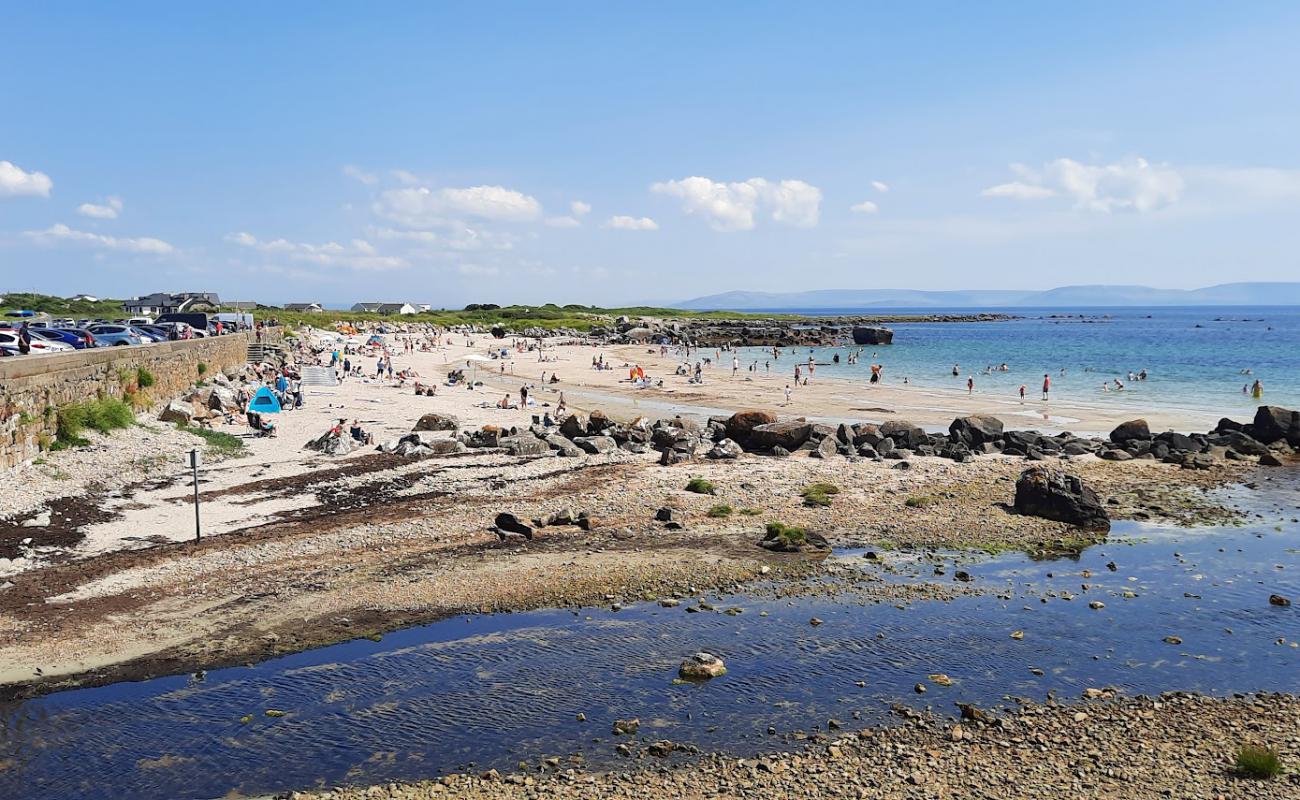 Na Forbacha Beach'in fotoğrafı açık bej kum yüzey ile
