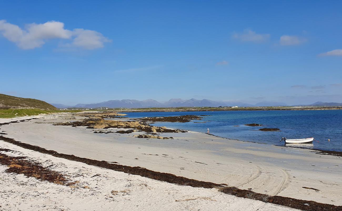 Bunowen Beach'in fotoğrafı açık bej kum yüzey ile