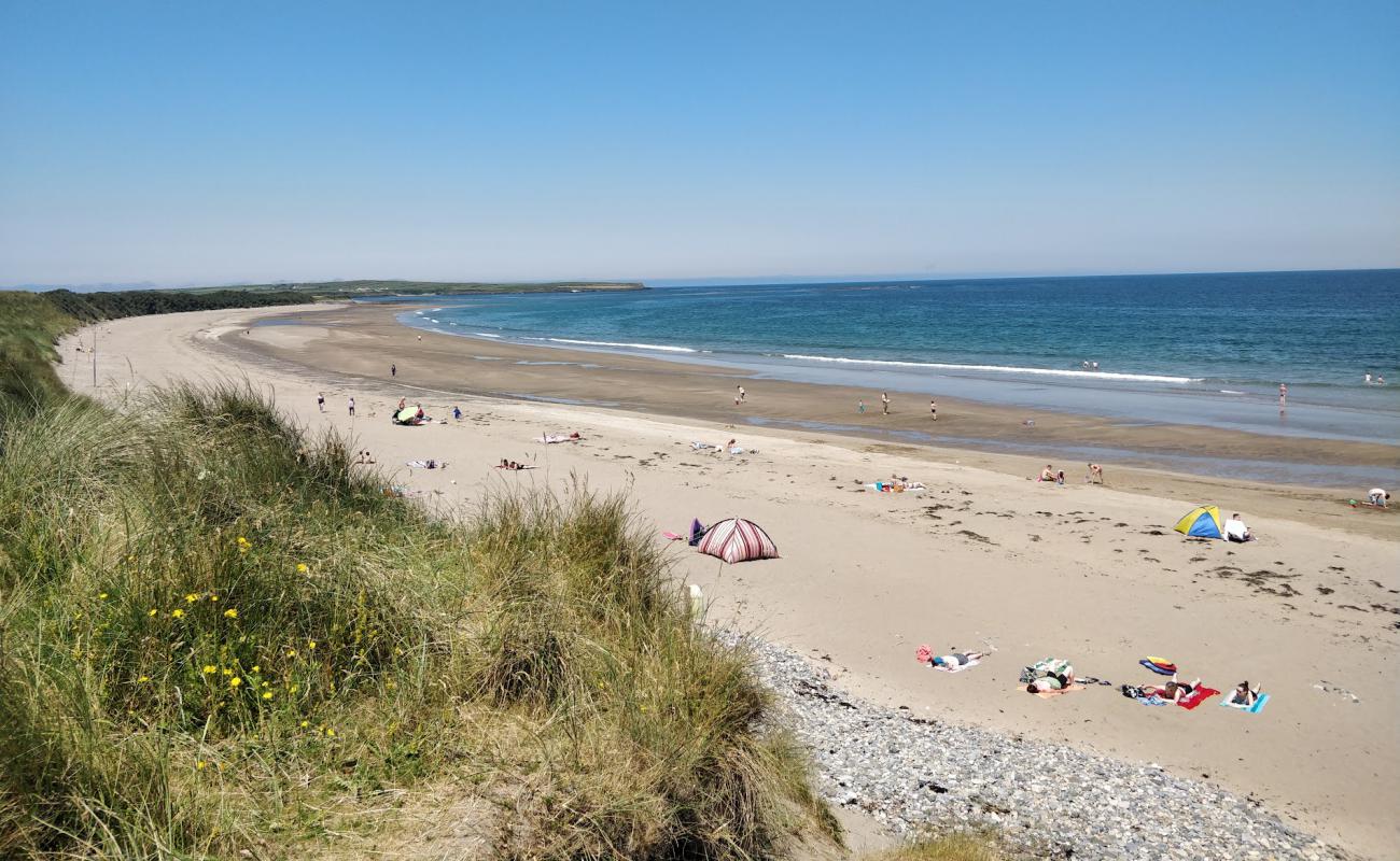 Dunmoran Beach'in fotoğrafı açık bej kum yüzey ile