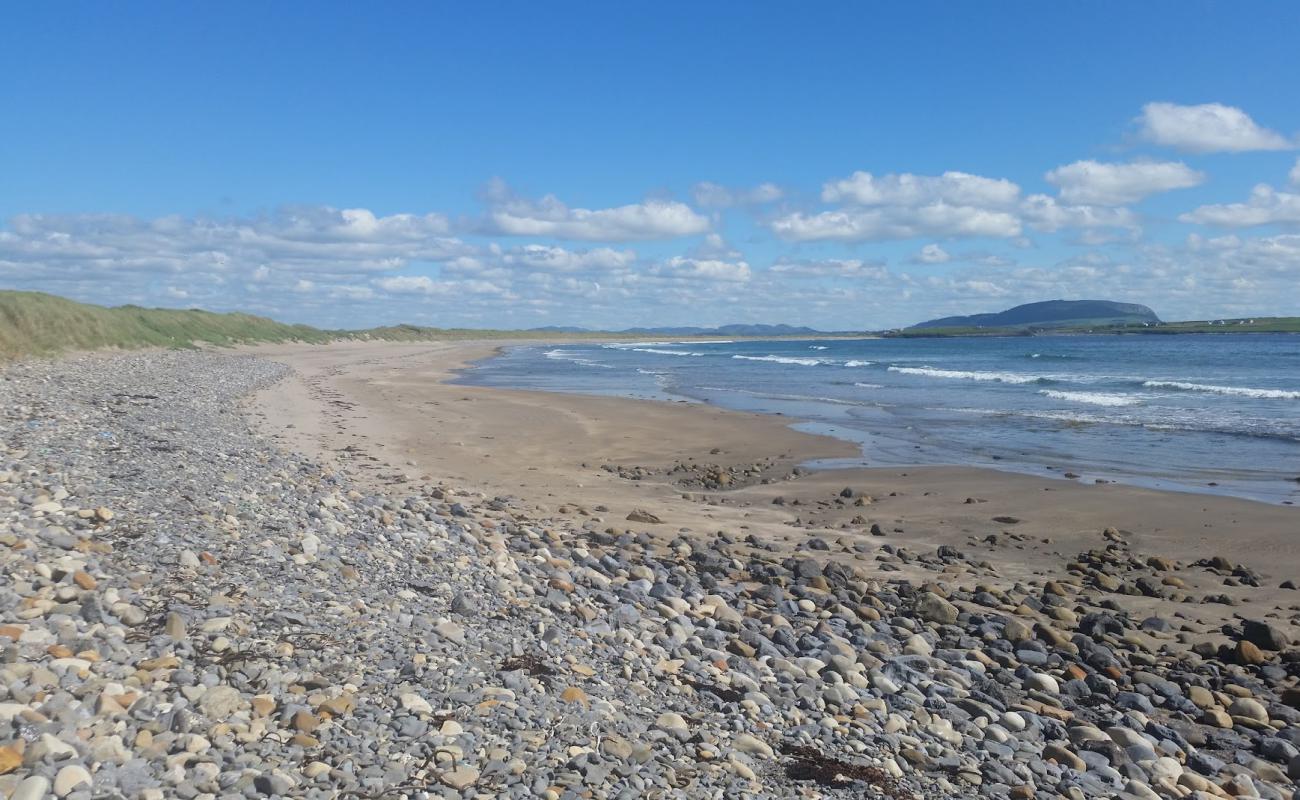 Yellow Beach'in fotoğrafı bej kum ve kayalar yüzey ile