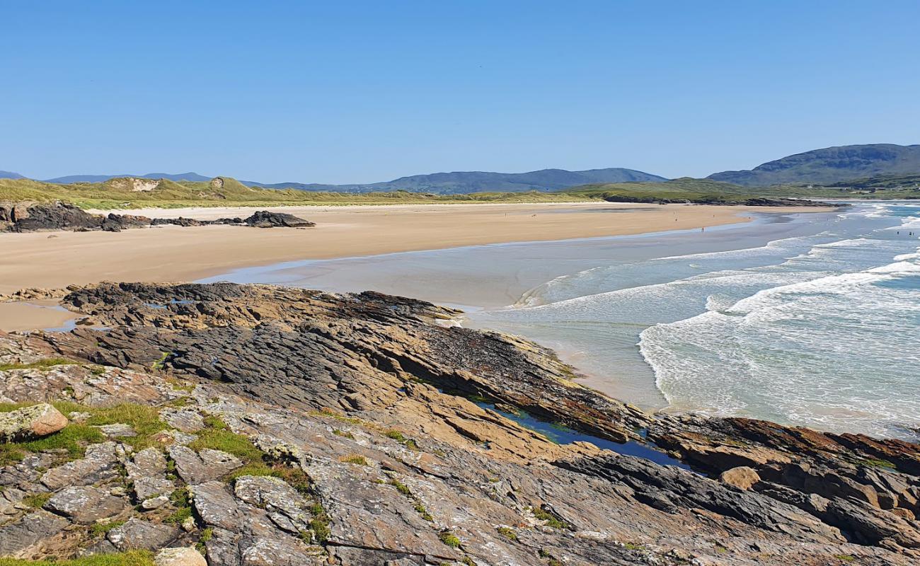 Tramore Beach'in fotoğrafı parlak kum yüzey ile