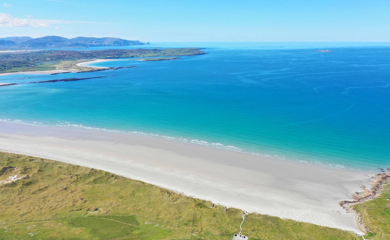 Dooey Beach'in fotoğrafı parlak kum yüzey ile