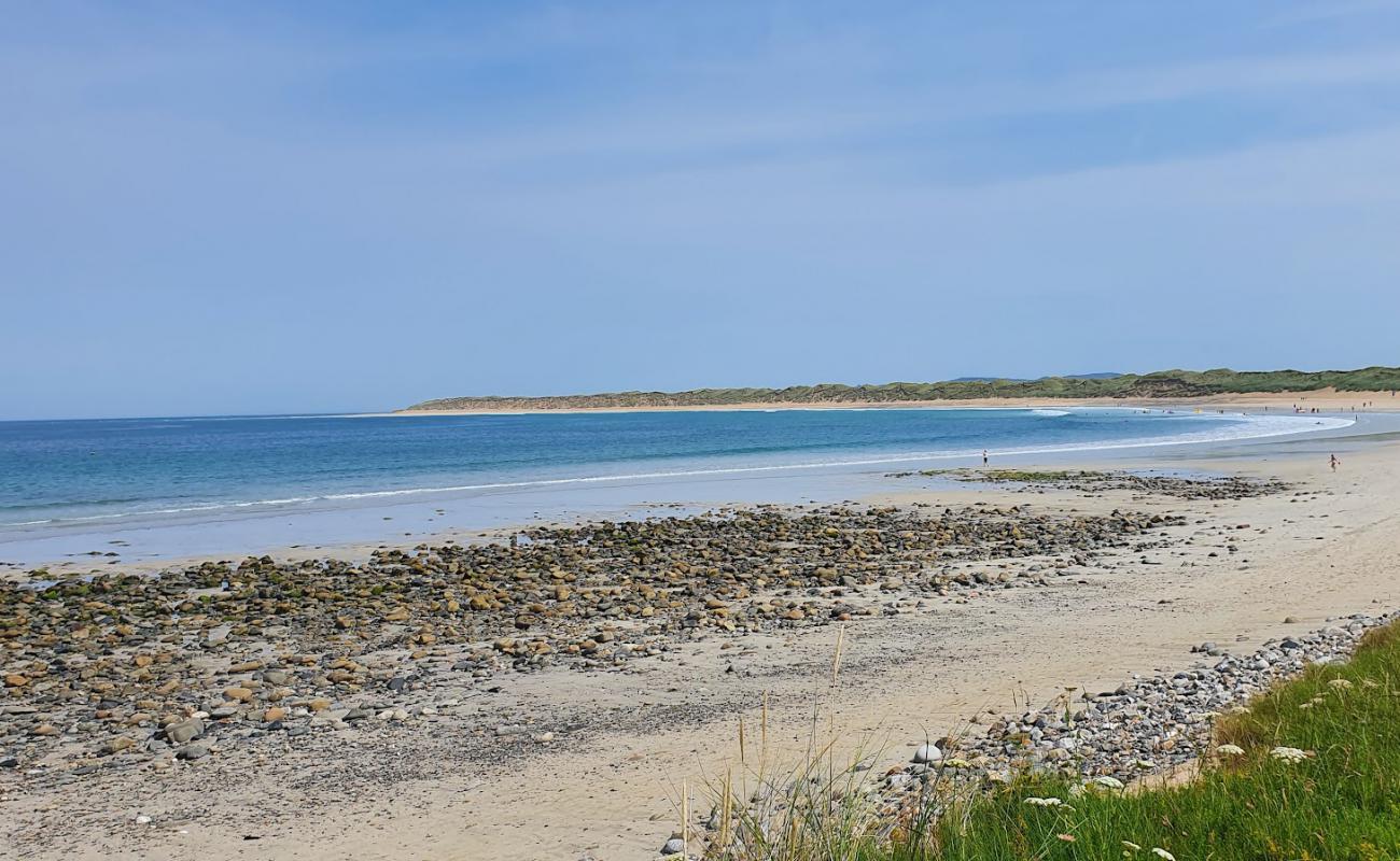 Magheroarty Beach'in fotoğrafı açık bej kum yüzey ile