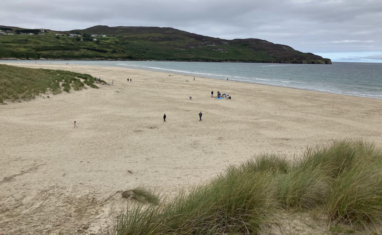 Killahoey Beach'in fotoğrafı i̇nce bej kum yüzey ile