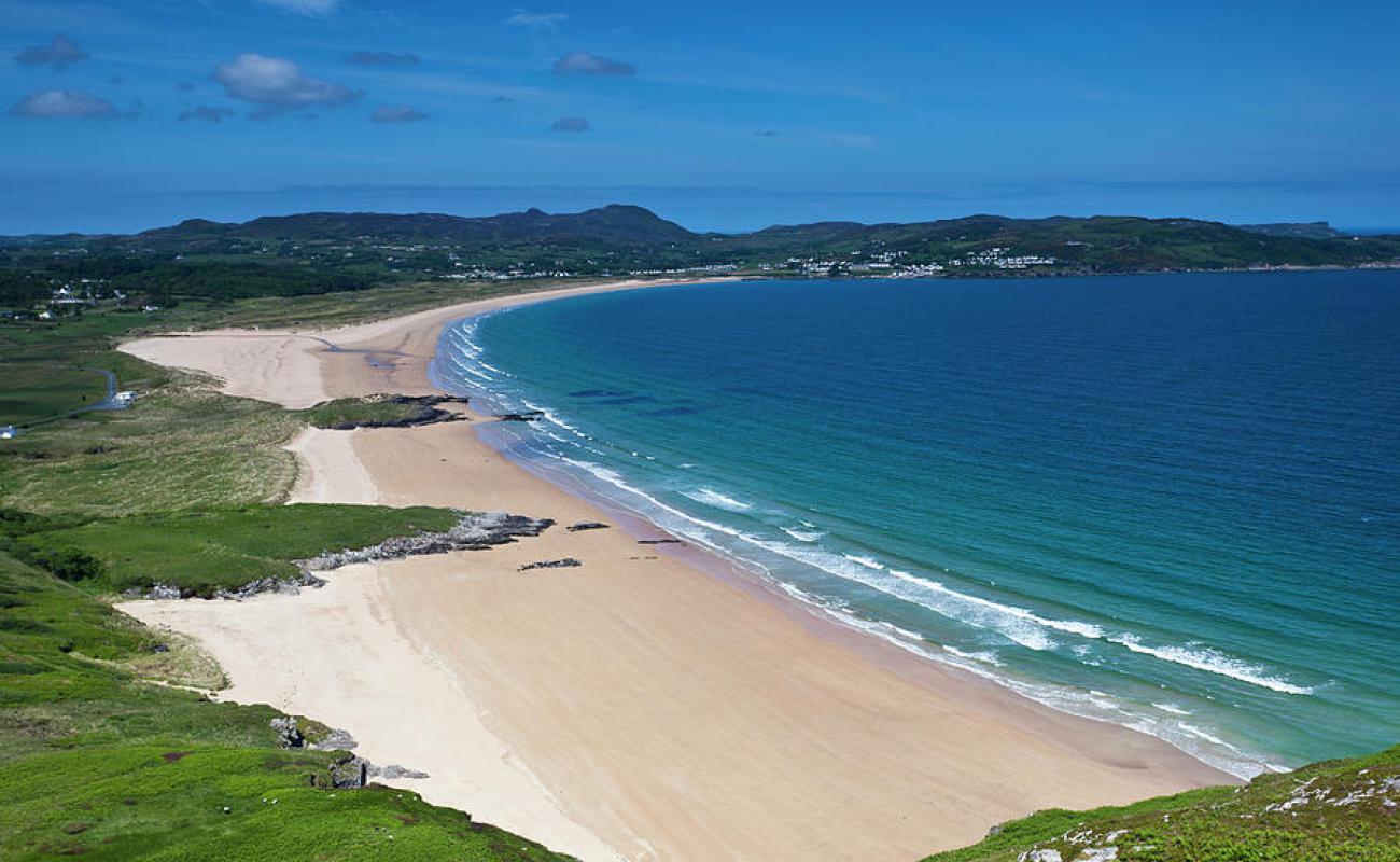 Ballymastocker Beach'in fotoğrafı parlak kum yüzey ile