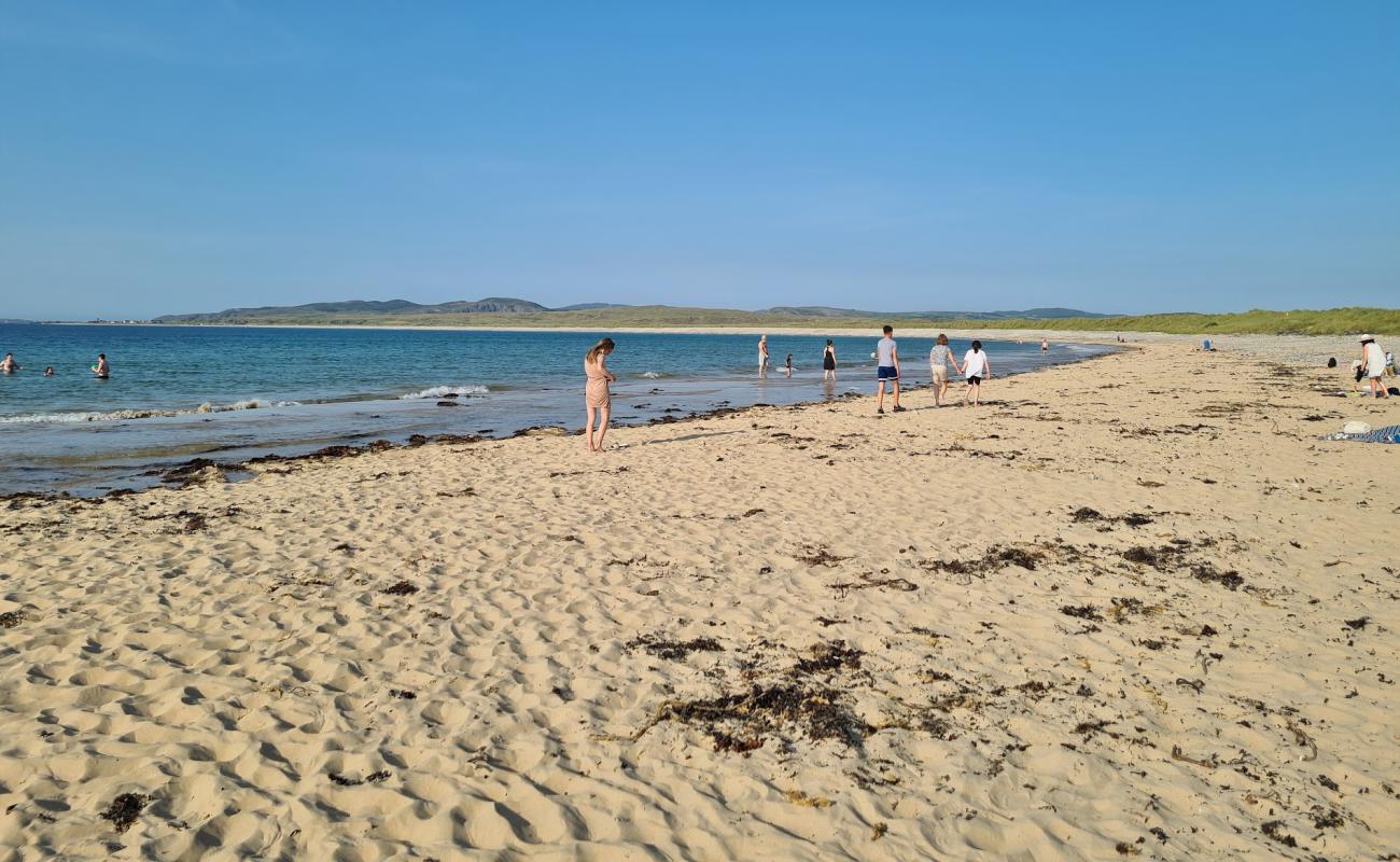 Pollan Beach'in fotoğrafı çakıl ile kum yüzey ile