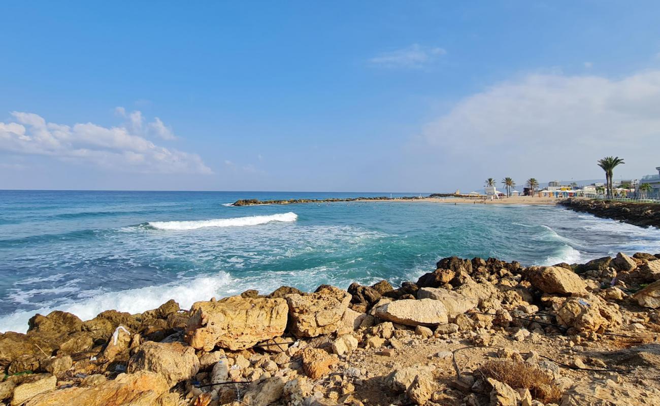 Galei Galil beach'in fotoğrafı parlak kum yüzey ile