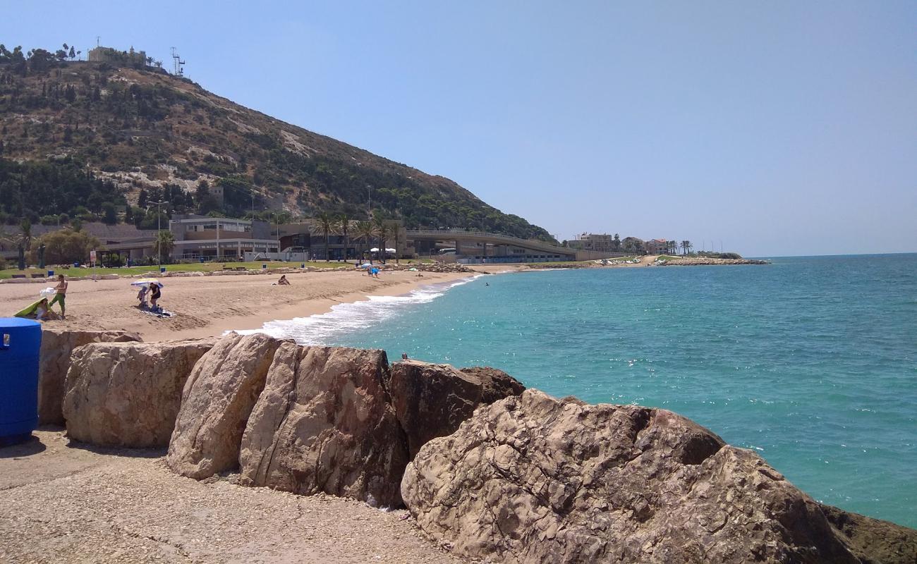 Yigal Amster beach'in fotoğrafı parlak kum yüzey ile