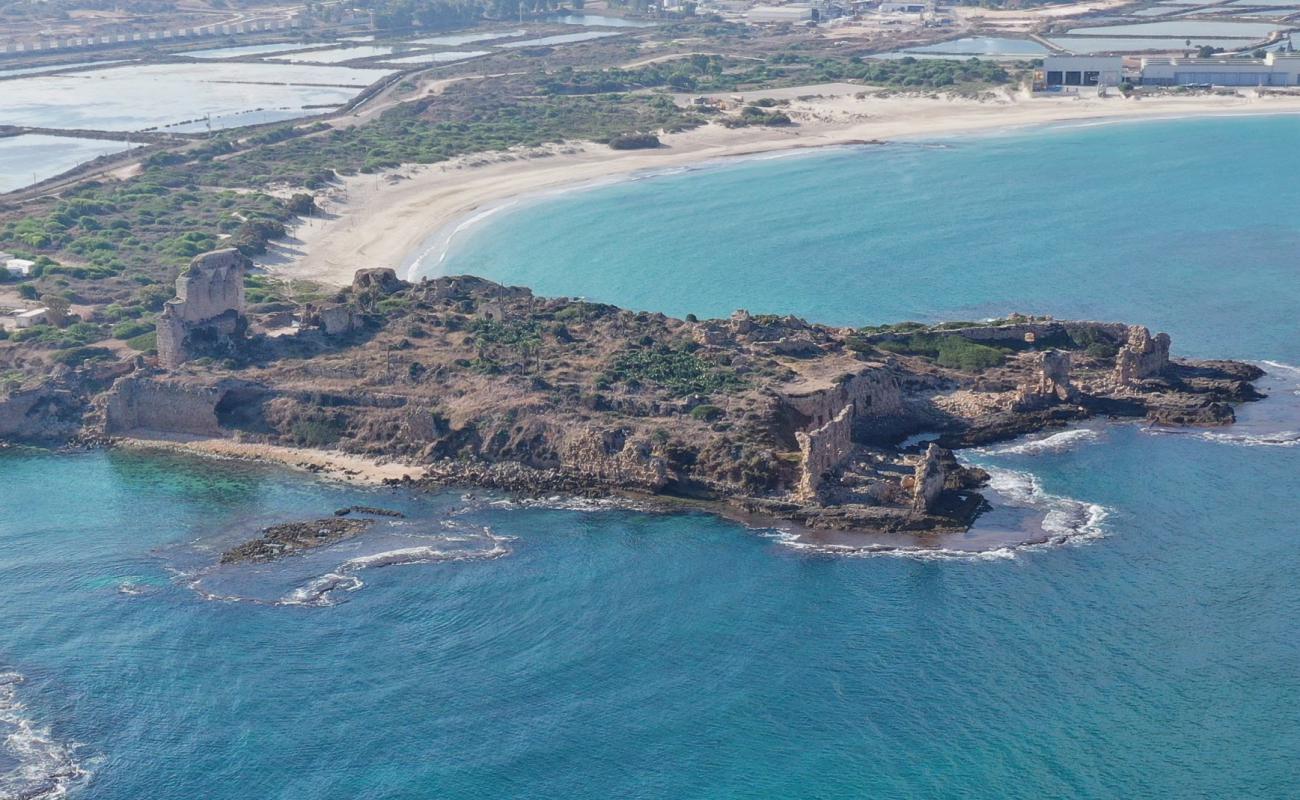 Crusader Fortress'in fotoğrafı parlak kum yüzey ile