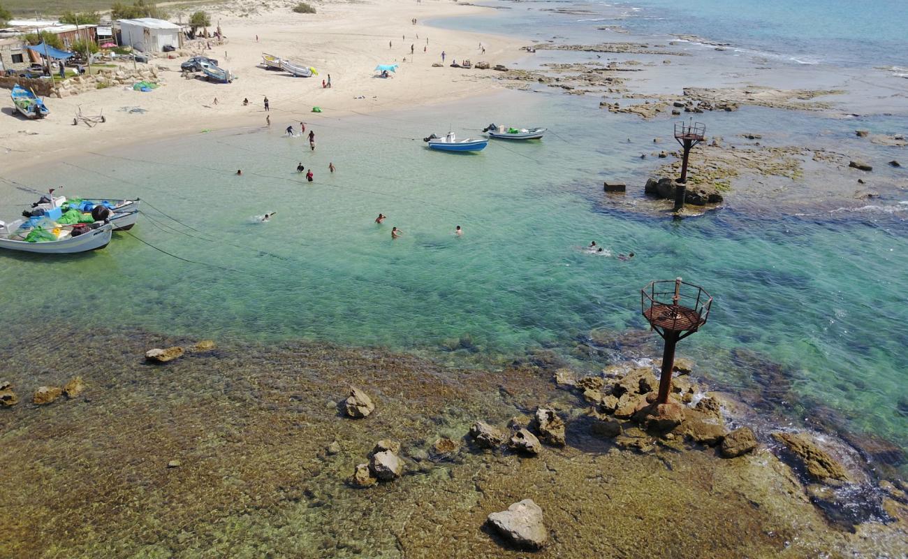 Musa fish beach'in fotoğrafı açık bej kum yüzey ile