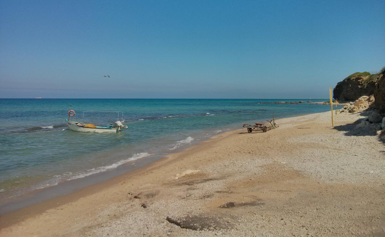 Blue Bay beach'in fotoğrafı parlak kum yüzey ile