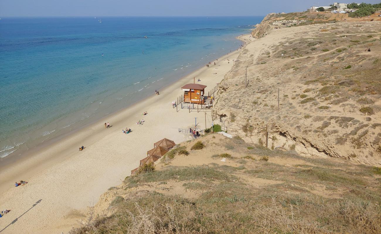 Sidna Ali beach'in fotoğrafı parlak ince kum yüzey ile