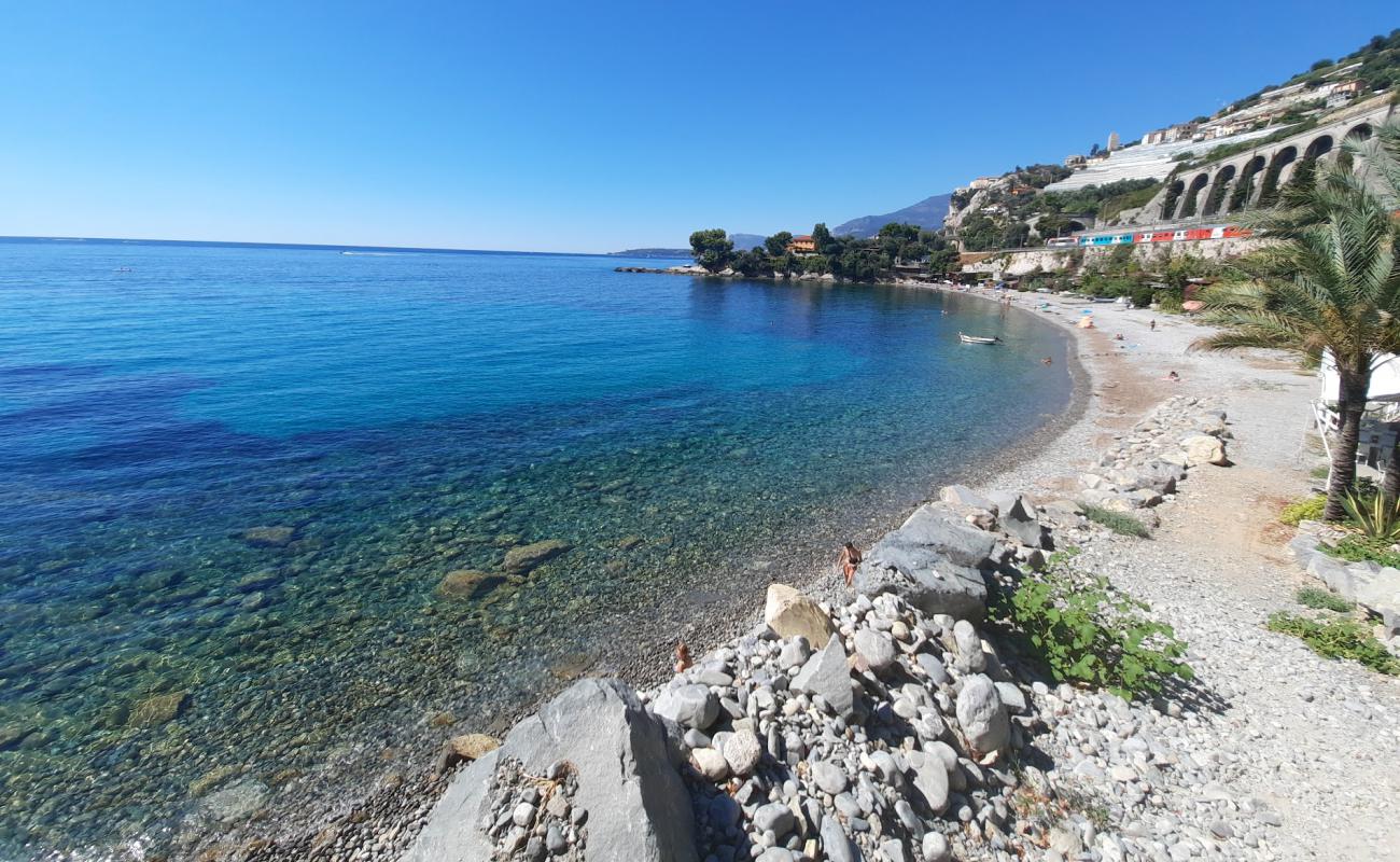 Darsenun beach'in fotoğrafı gri çakıl taşı yüzey ile