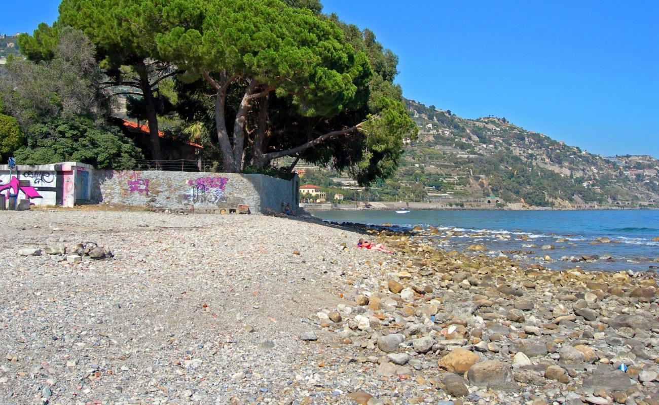 Orengo beach'in fotoğrafı taşlar yüzey ile