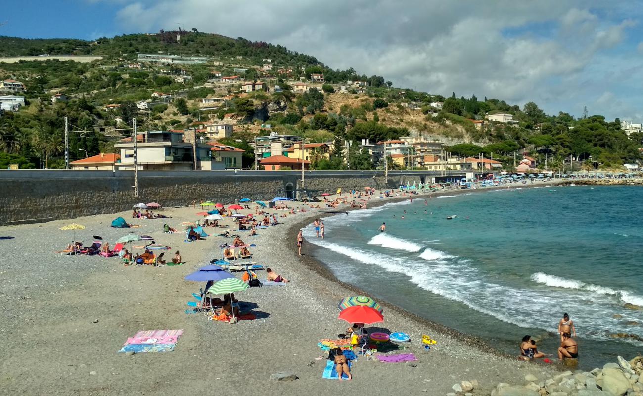 Spiaggia di Arziglia'in fotoğrafı gri kum ve çakıllar yüzey ile