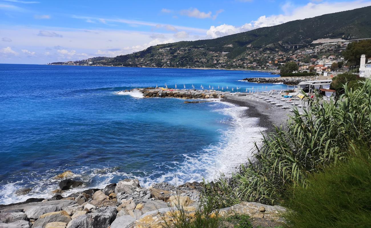 Bagni Byblos'in fotoğrafı gri çakıl taşı yüzey ile