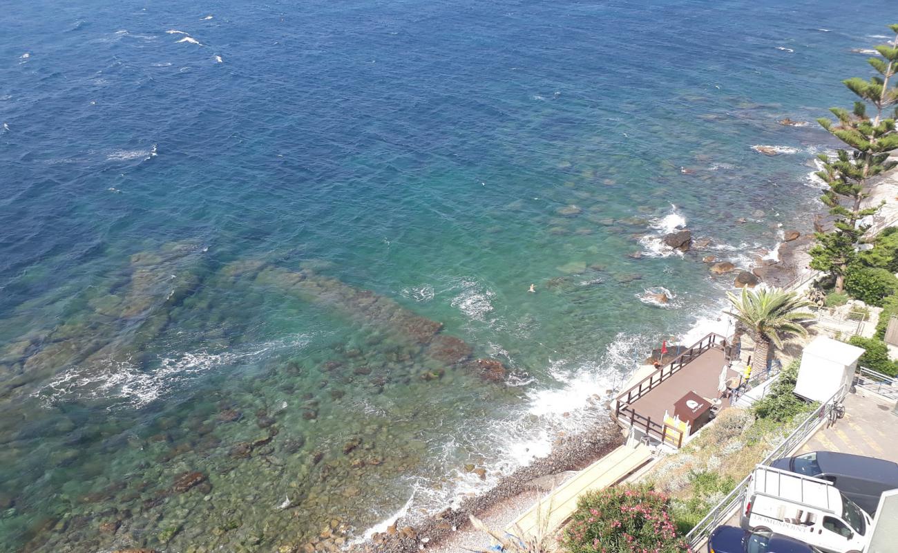 Caletta del Gabbiano'in fotoğrafı taşlar yüzey ile