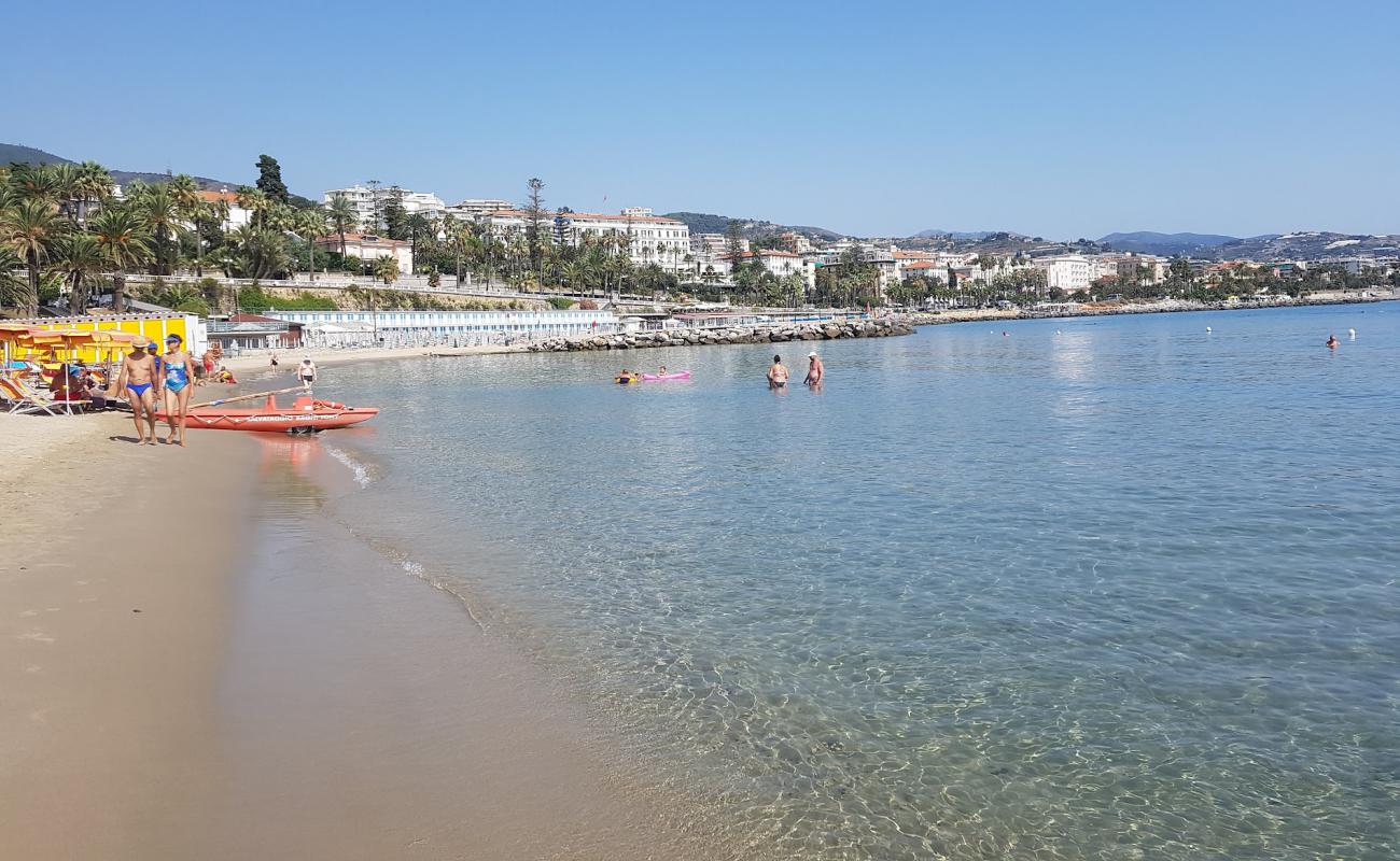 San Pancrazio beach'in fotoğrafı kahverengi kum yüzey ile