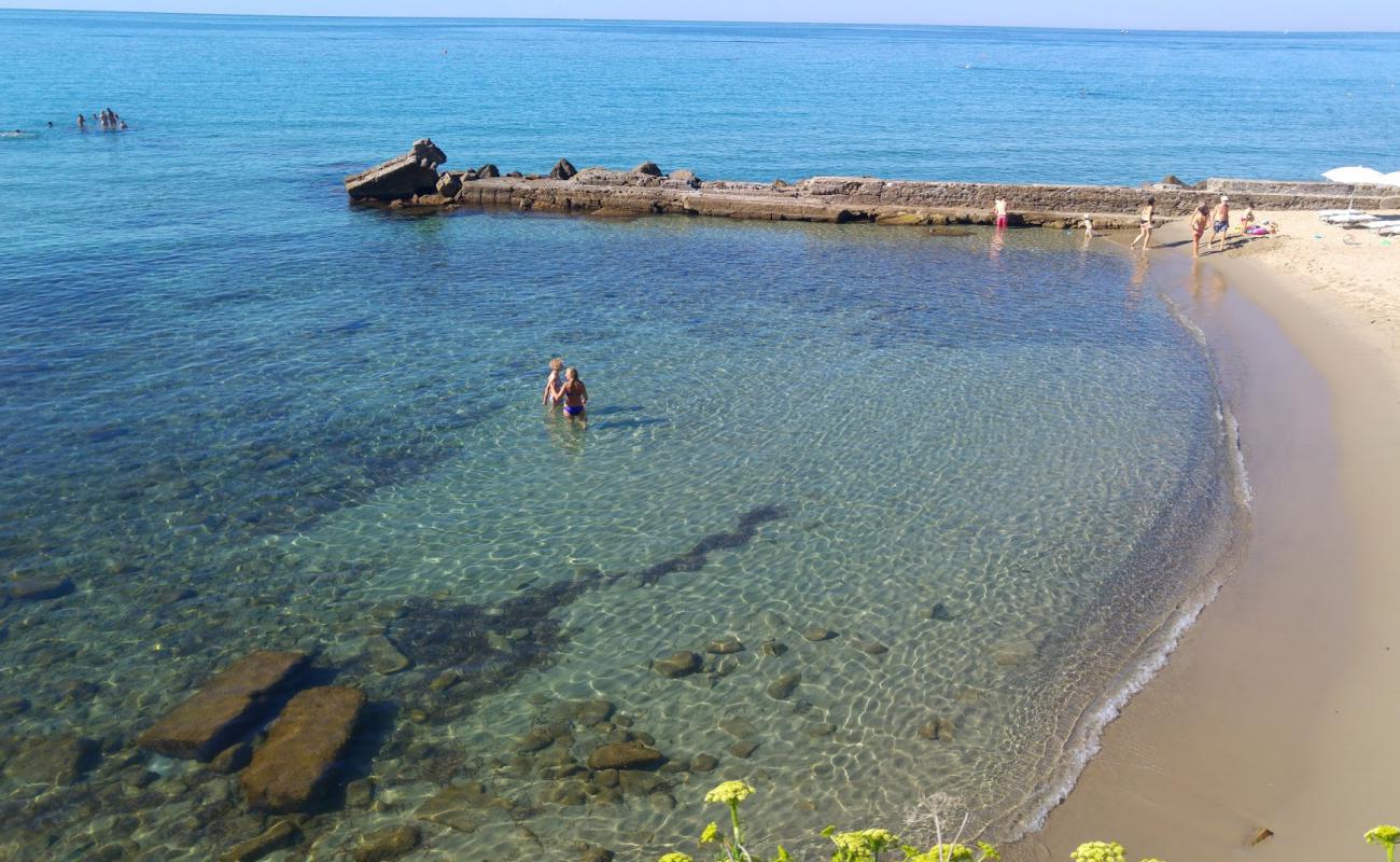 Bagni La Brezza'in fotoğrafı i̇nce kahverengi kum yüzey ile