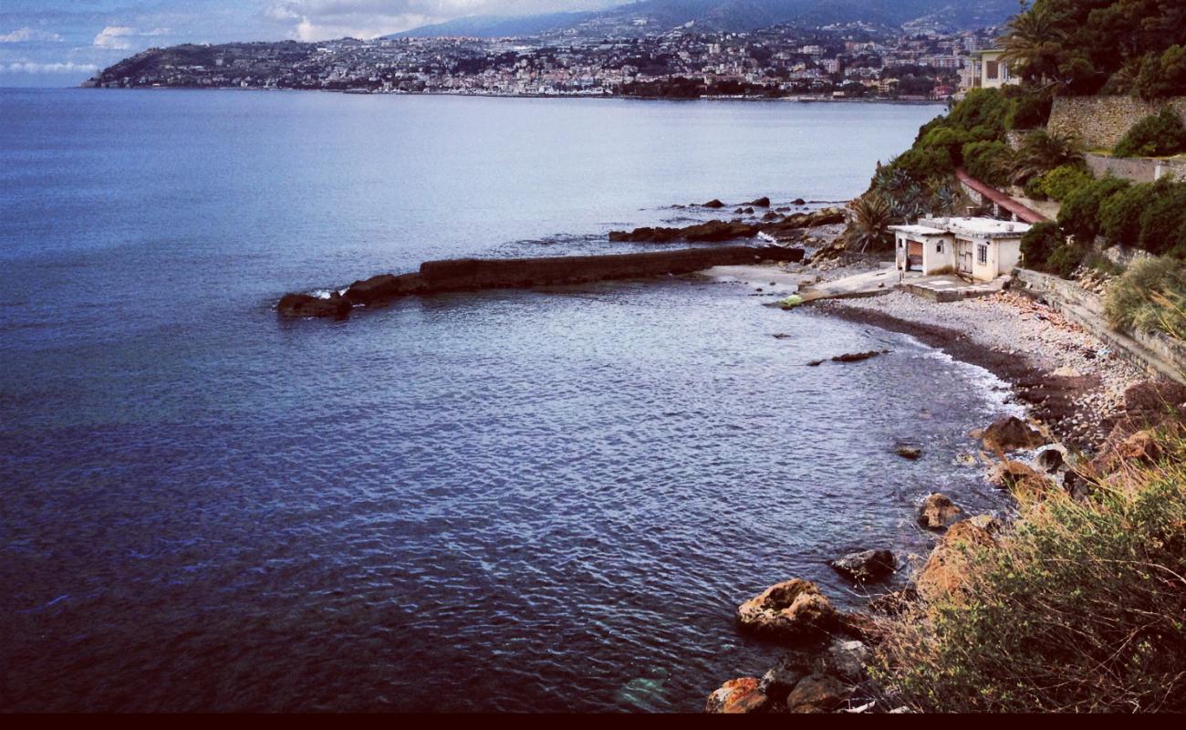 Vesca beach'in fotoğrafı taşlar yüzey ile